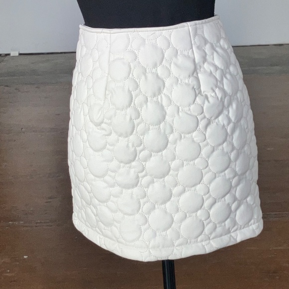 White vegan leather, Mickey Mouse quilted mini skirt - Picture 4 of 10